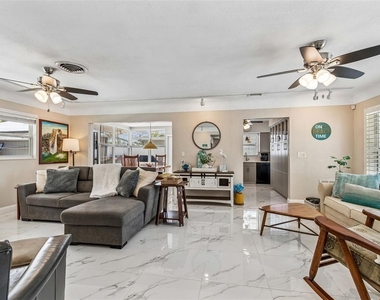 6765 11th Avenue N - Photo Thumbnail 16