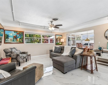 6765 11th Avenue N - Photo Thumbnail 8