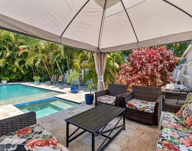 6765 11th Avenue N - Photo Thumbnail 2