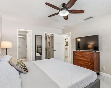 6765 11th Avenue N - Photo Thumbnail 20