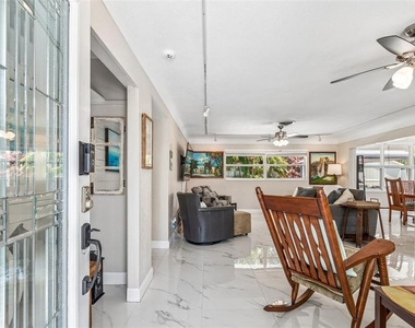 6765 11th Avenue N - Photo Thumbnail 4