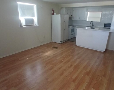 542 Division Street - Photo Thumbnail 2
