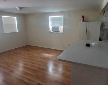 542 Division Street - Photo Thumbnail 3