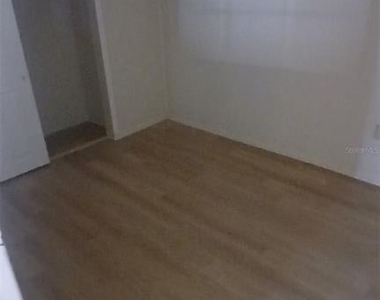 542 Division Street - Photo Thumbnail 4