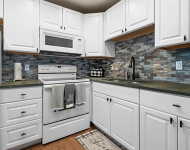 1802 Bedford Terrace - Photo Thumbnail 5