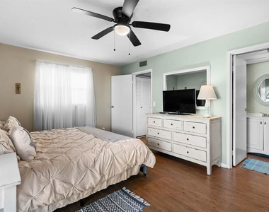 1802 Bedford Terrace - Photo Thumbnail 8