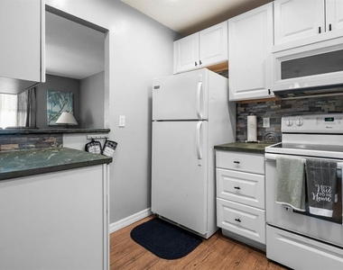 1802 Bedford Terrace - Photo Thumbnail 6
