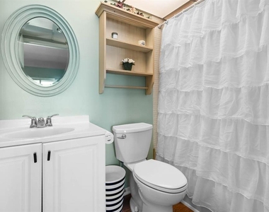 1802 Bedford Terrace - Photo Thumbnail 9