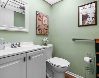1802 Bedford Terrace - Photo Thumbnail 10