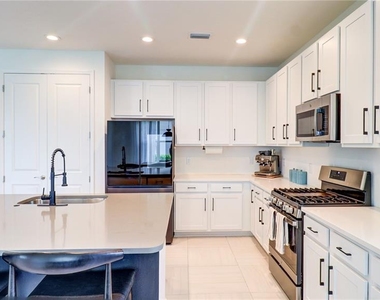 3338 Great Banyan Way - Photo Thumbnail 17