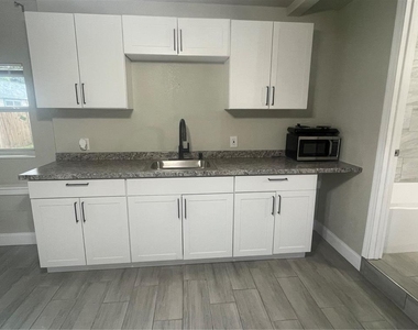 3419 19th Street E - Photo Thumbnail 4