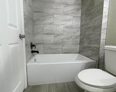 3419 19th Street E - Photo Thumbnail 7