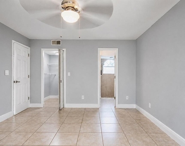 2739 N Poinciana Boulevard - Photo Thumbnail 10