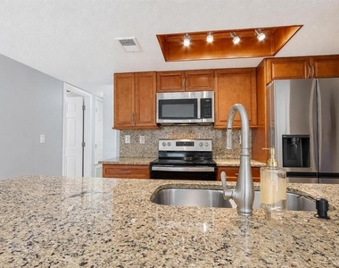 2739 N Poinciana Boulevard - Photo Thumbnail 4