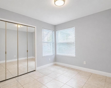 2739 N Poinciana Boulevard - Photo Thumbnail 16