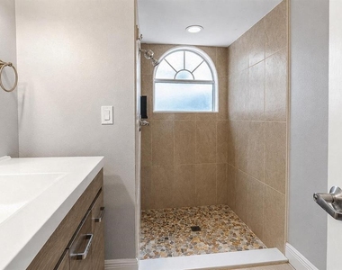 2739 N Poinciana Boulevard - Photo Thumbnail 13