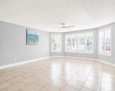 2739 N Poinciana Boulevard - Photo Thumbnail 8