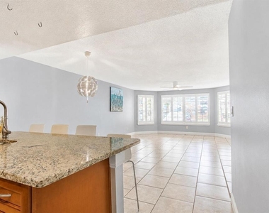 2739 N Poinciana Boulevard - Photo Thumbnail 5