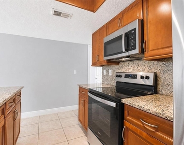 2739 N Poinciana Boulevard - Photo Thumbnail 3