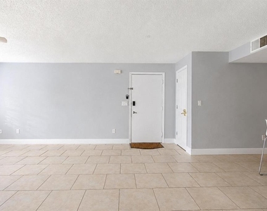 2739 N Poinciana Boulevard - Photo Thumbnail 9