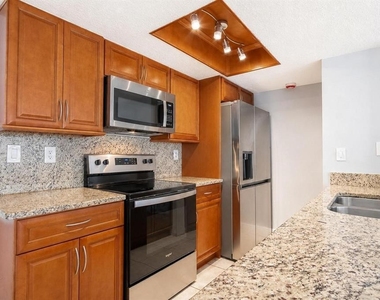 2739 N Poinciana Boulevard - Photo Thumbnail 2