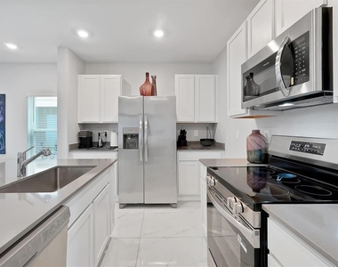 7245 Sienna Oak Alley - Photo Thumbnail 13