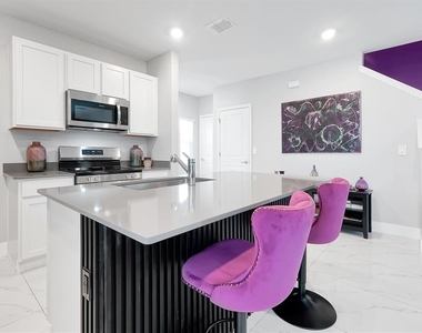 7245 Sienna Oak Alley - Photo Thumbnail 12