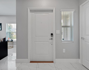 7245 Sienna Oak Alley - Photo Thumbnail 5