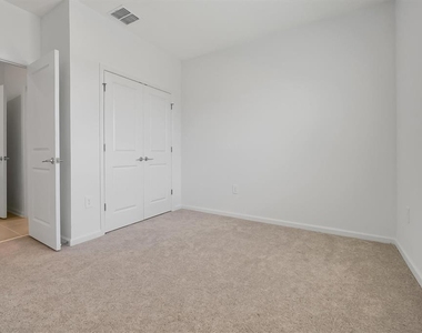 7245 Sienna Oak Alley - Photo Thumbnail 32