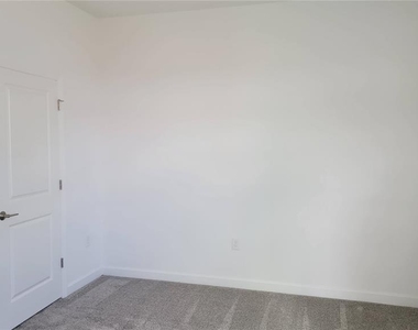 3064 Ella Way - Photo Thumbnail 35