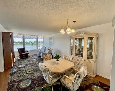 700 Mirror Terrace Nw - Photo Thumbnail 8