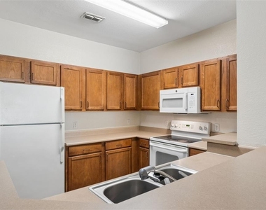 8136 Claire Ann Drive - Photo Thumbnail 6
