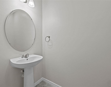 8061 Glenlloyd Avenue - Photo Thumbnail 4