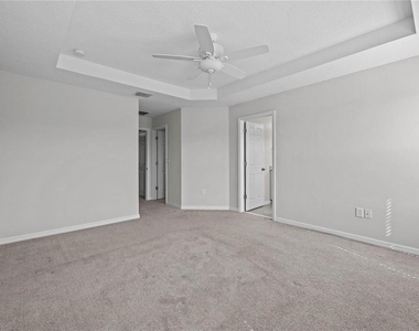 8061 Glenlloyd Avenue - Photo Thumbnail 15