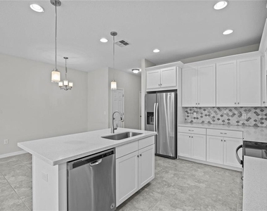 8061 Glenlloyd Avenue - Photo Thumbnail 6