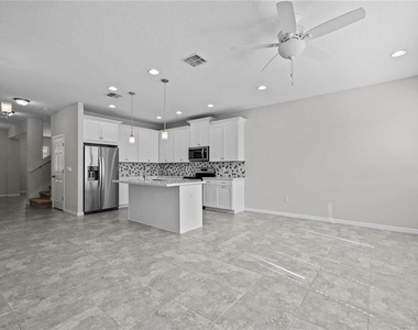 8061 Glenlloyd Avenue - Photo Thumbnail 9