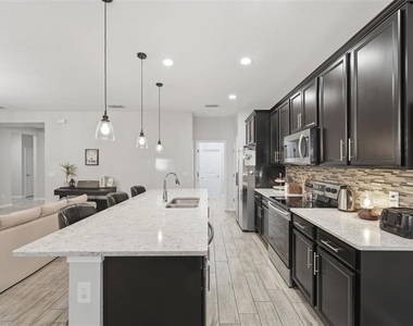 1097 Hendon Loop - Photo Thumbnail 10