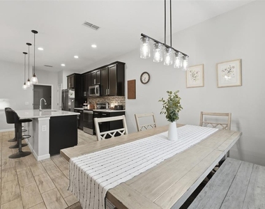 1097 Hendon Loop - Photo Thumbnail 15