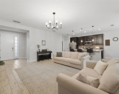 1097 Hendon Loop - Photo Thumbnail 6