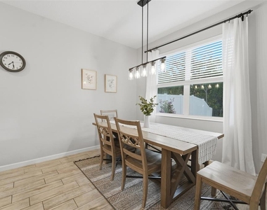 1097 Hendon Loop - Photo Thumbnail 19