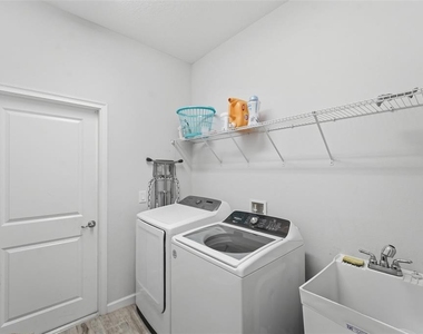 1097 Hendon Loop - Photo Thumbnail 31