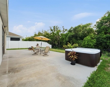 1097 Hendon Loop - Photo Thumbnail 35