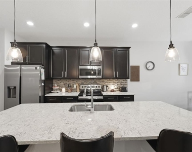 1097 Hendon Loop - Photo Thumbnail 12