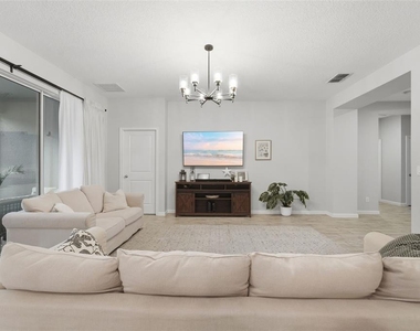 1097 Hendon Loop - Photo Thumbnail 5