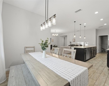 1097 Hendon Loop - Photo Thumbnail 16