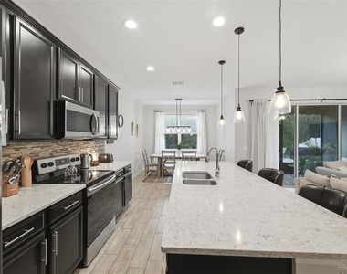 1097 Hendon Loop - Photo Thumbnail 14