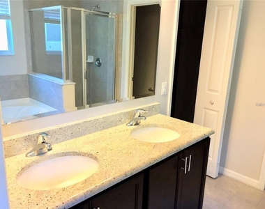 8821 Arrabida Lane - Photo Thumbnail 7