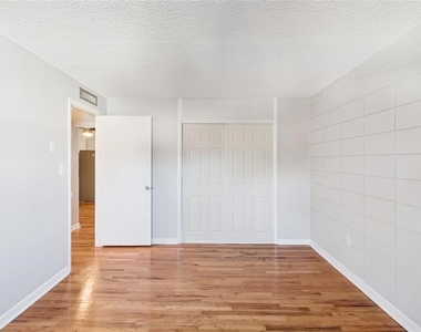 320 Lakeview Street - Photo Thumbnail 15