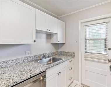 320 Lakeview Street - Photo Thumbnail 9