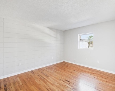 320 Lakeview Street - Photo Thumbnail 13